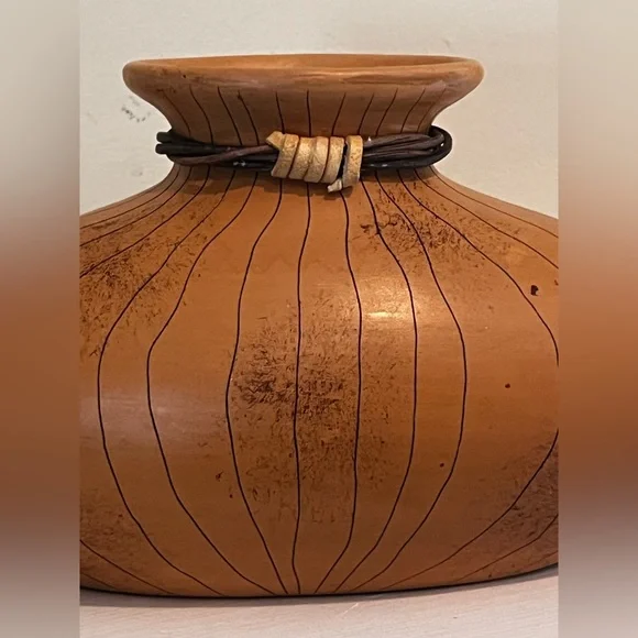 Vtg Hand Crafted Decorative Ceramic Vase Made In Philippines 9.5" L x 5 H x 4.5W - Picture 4 of 9